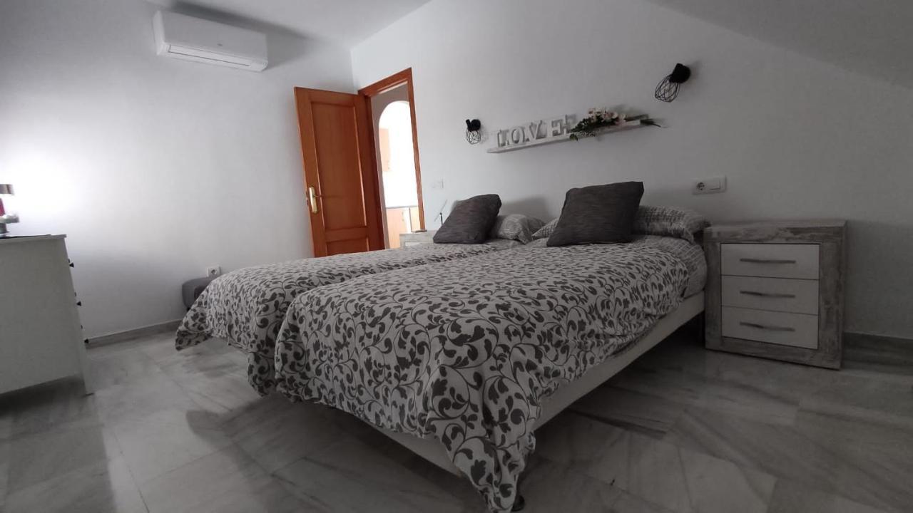Apartamentos La Casa De Bebita Фуeнхирола Екстериор снимка