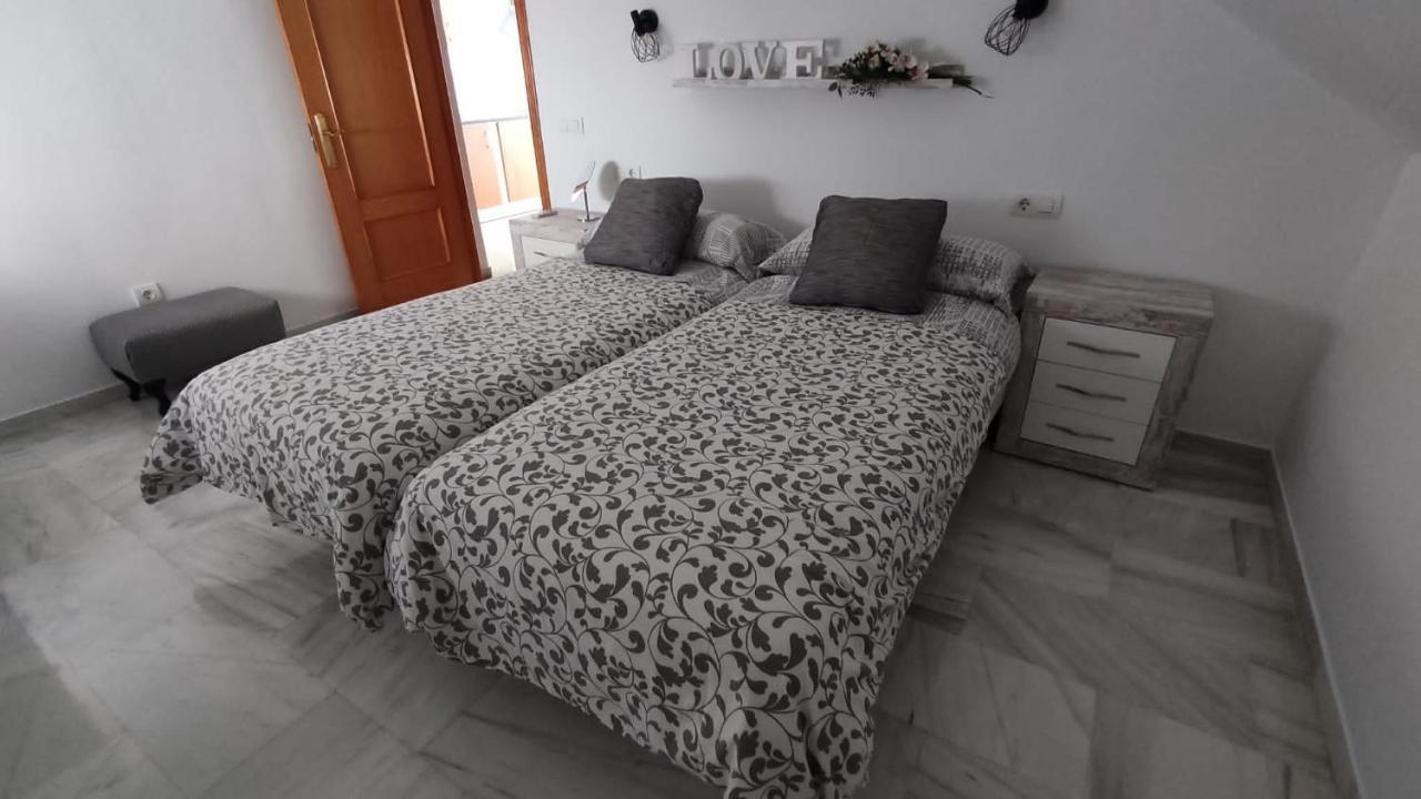 Apartamentos La Casa De Bebita Фуeнхирола Екстериор снимка