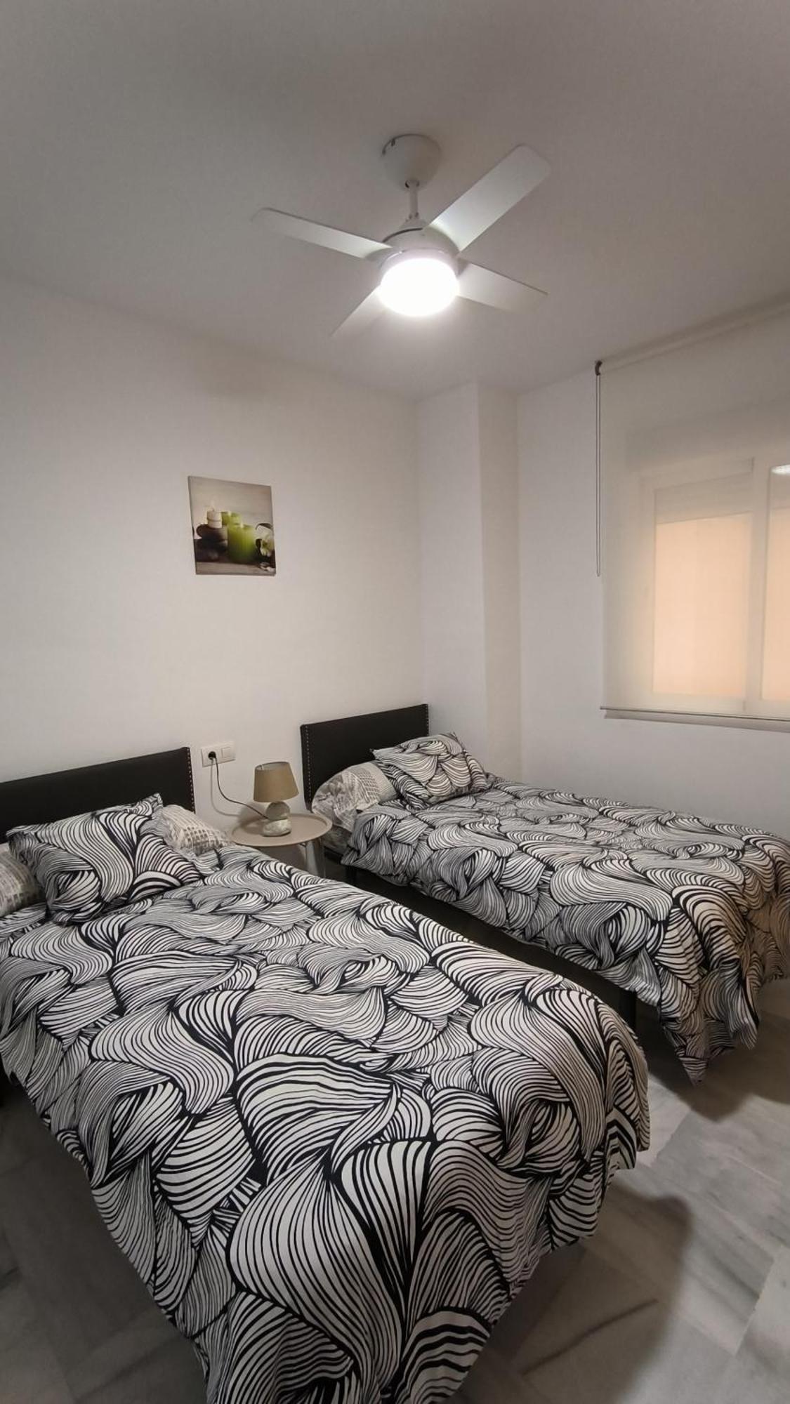 Apartamentos La Casa De Bebita Фуeнхирола Екстериор снимка